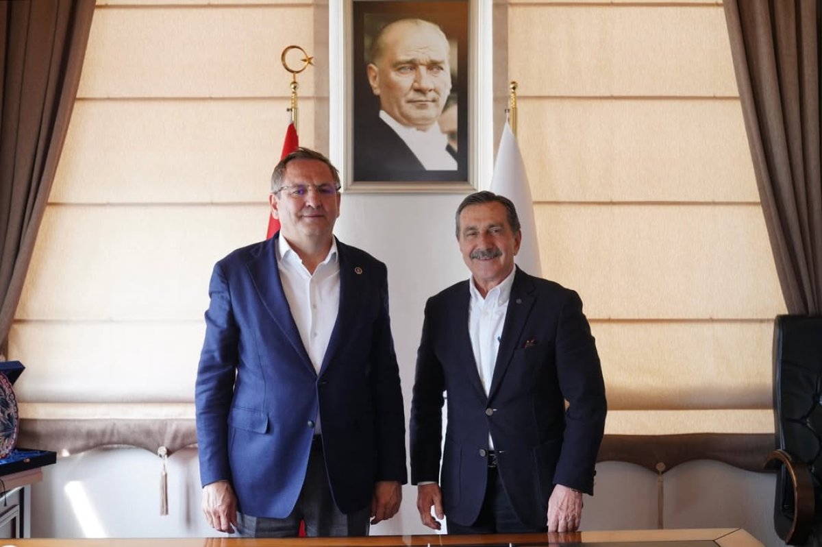 Başkan Ataç Ayvalık Belediye Başkanı Mesut Ergin İle Bir Araya Geldi