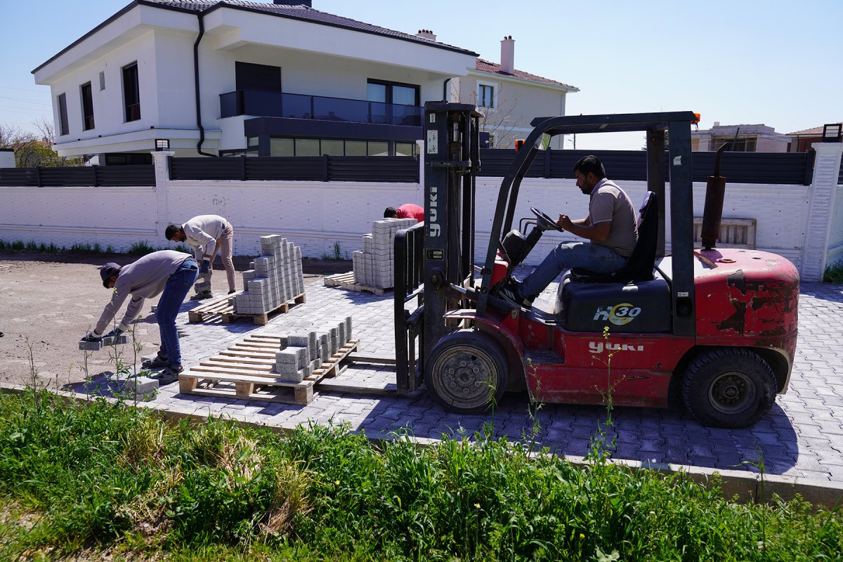 Tepebaşı Belediyesi’nden Aşağı Söğütönü’nde Yol ve Kaldırım Çalışmaları Devam Ediyor