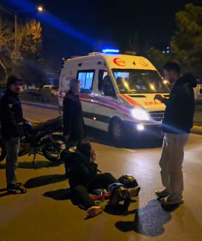 Eskişehir’de Gece Kazası: Genç Motosiklet Sürücüsü Otomobile Arkadan Çarptı