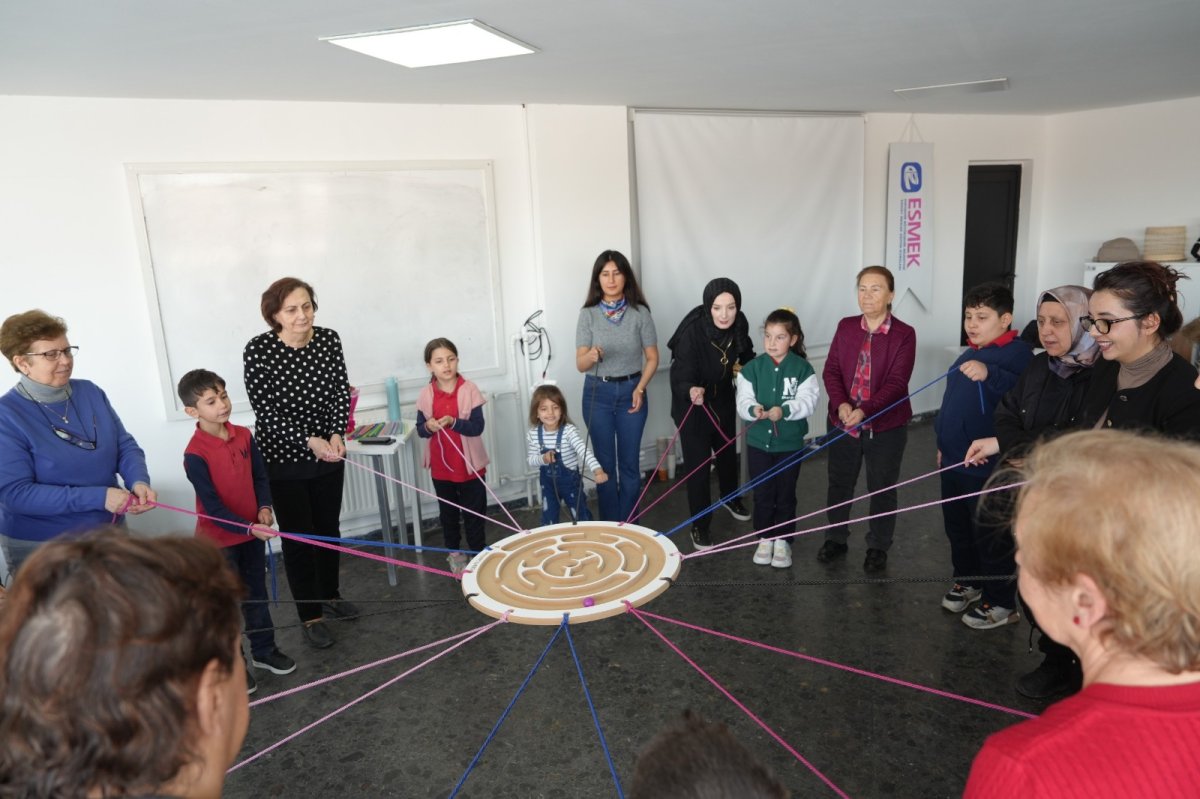 Nesiller Arası Sevgi Oyunlarla Büyüdü