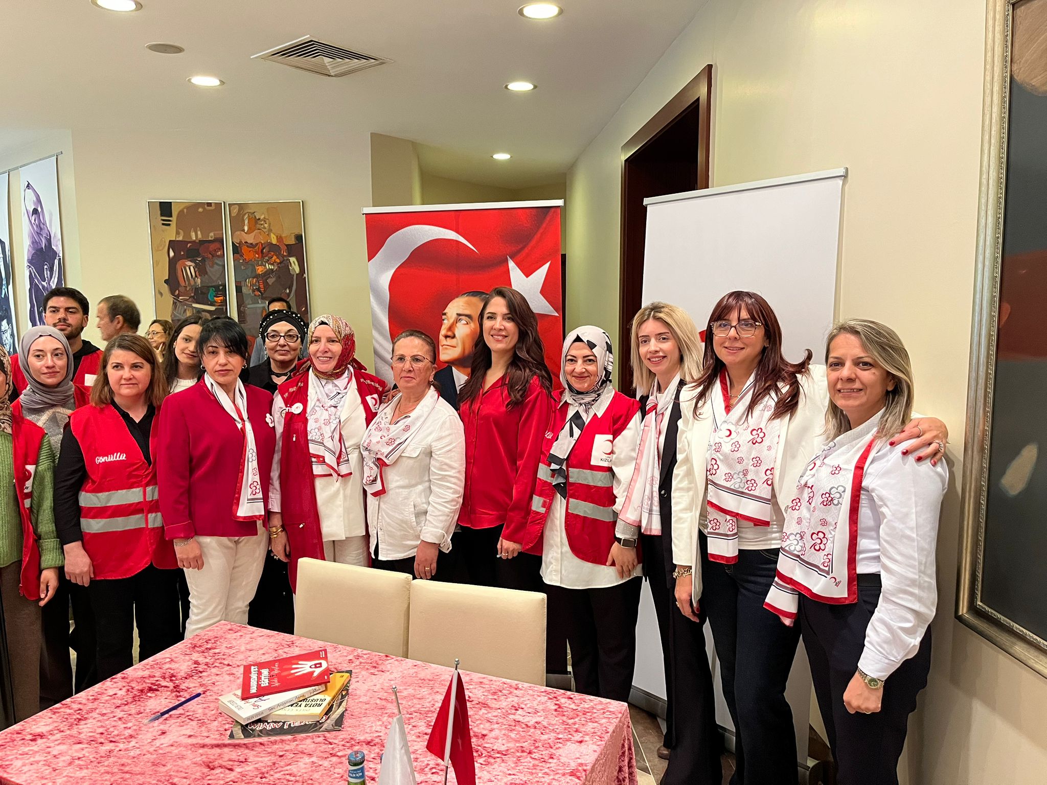Dilek Cesur Eskişehir’de Gönüllere Dokundu: Söyleşi ve İmza Gününe Yoğun Katılım
