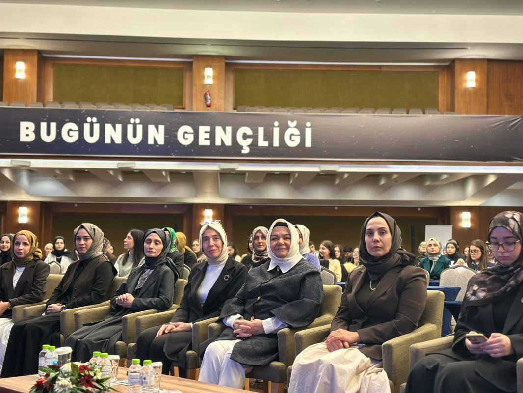 Ayşen Gürcan’dan Gençlere Meclis Simülasyonu Desteği