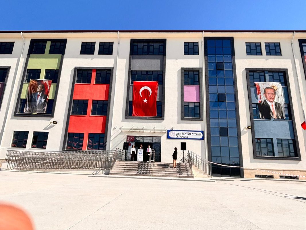 Arıkan’dan Atatürk Posteri Açıklaması