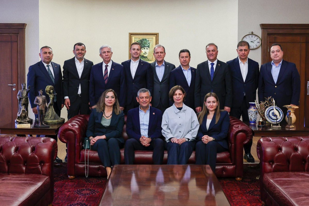 CHP’li Büyükşehir Belediye Başkanlarından Ortak Mesaj: Özgür Özel’in Yanındayız