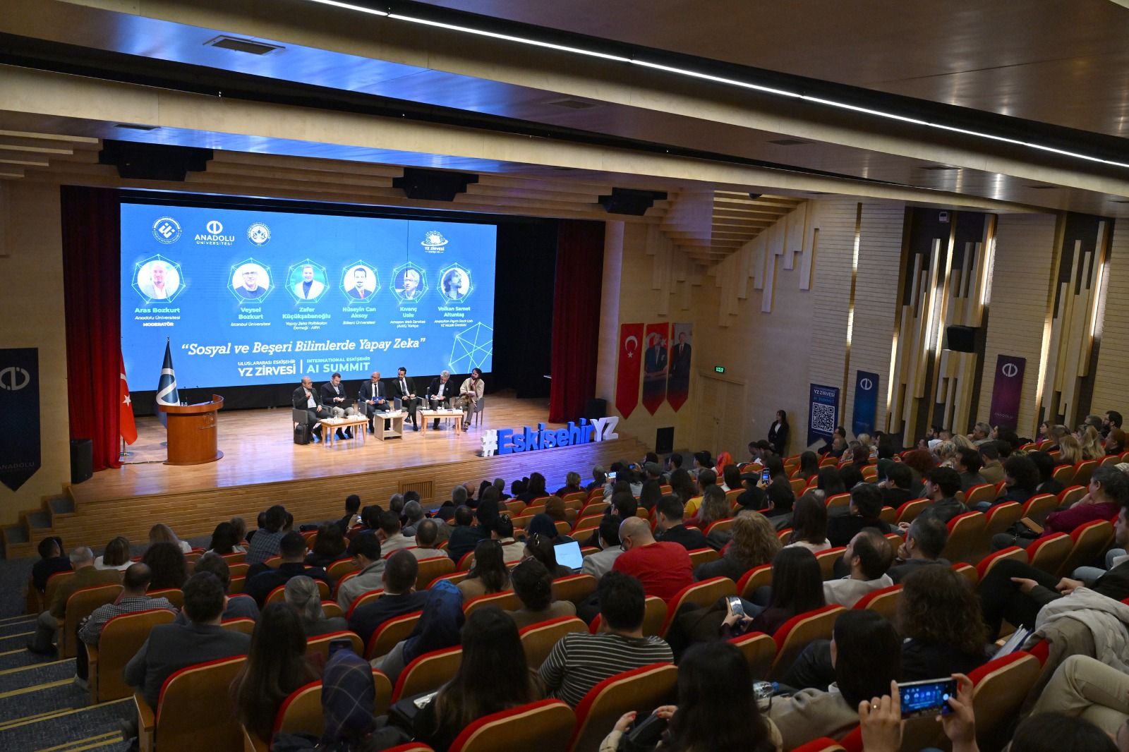 Uluslararası Eskişehir Yapay Zekâ Zirvesi İkinci Gününde Yoğun Katılımla Tamamlandı