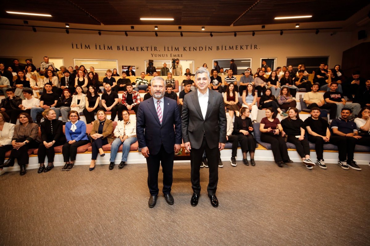 ETİ Global CEO’su Ercan Öz öğrencilerle buluştu: “Mühim olan unvan değil, anlamdır”