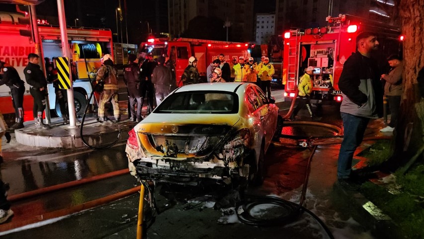 Beşiktaş’ta Gece Yarısı Büyük Yangın! 15 Lüks Araç Kül Oldu, Kundaklama Şüphesi