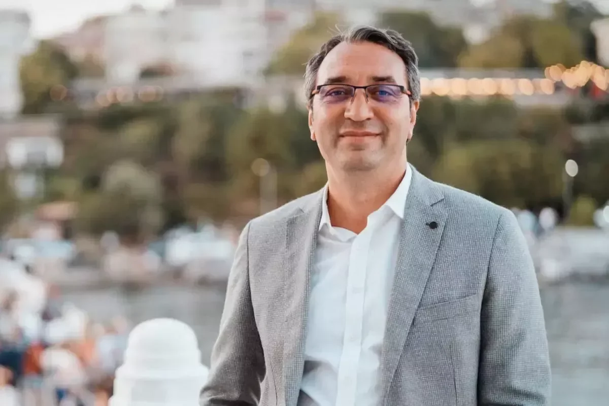 Ev Hapsi Kaldırıldı, Göreve Döndü: Mahir Polat Yeniden İBB Yönetiminde