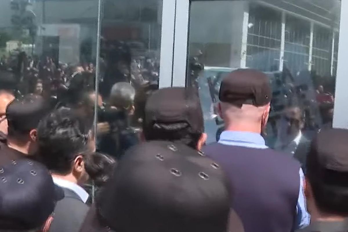 CHP Genel Merkezi’nde Tahliye Hareketliliği! Polis Ekipleri Bina Önünde