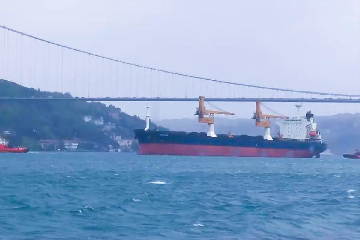 Drone Saldırısına Uğrayan Gemi Nedeniyle İstanbul Boğazı Trafiğe Kapatıldı