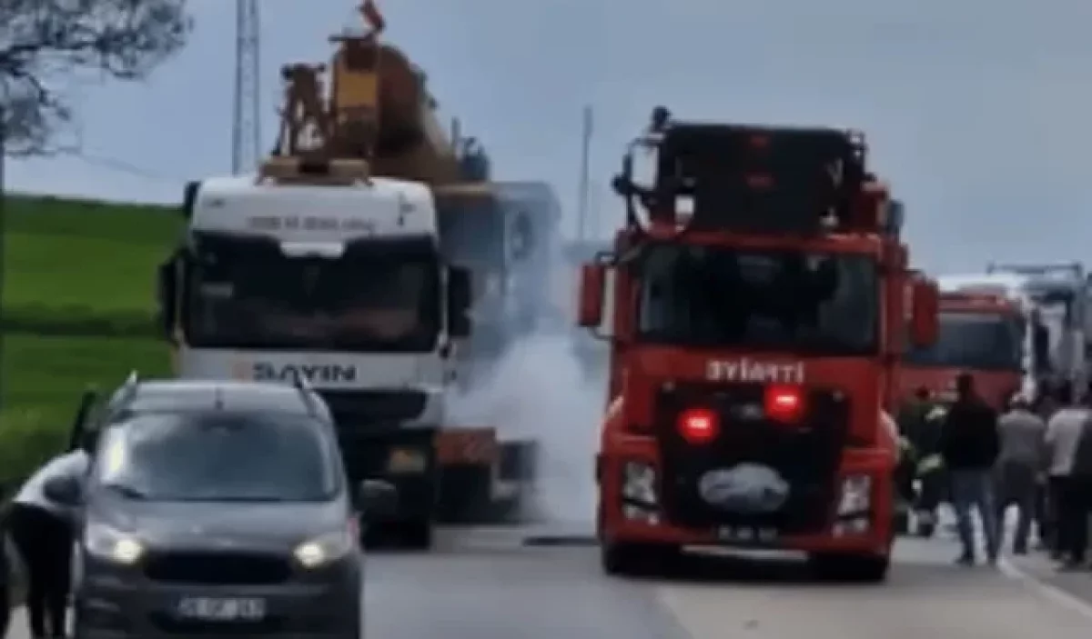 Seyir Halindeki Tırın Lastikleri Alev Aldı