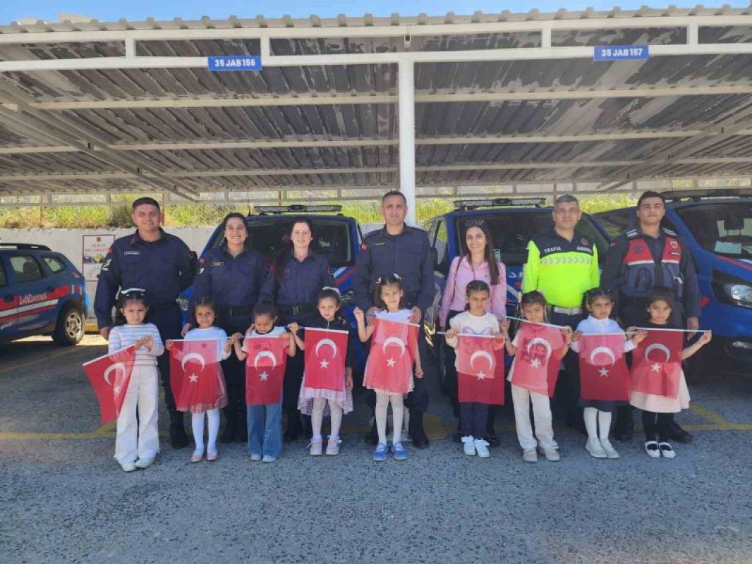 Aliağa’da Minik Öğrenciler Jandarmayı Yakından Tanıdı