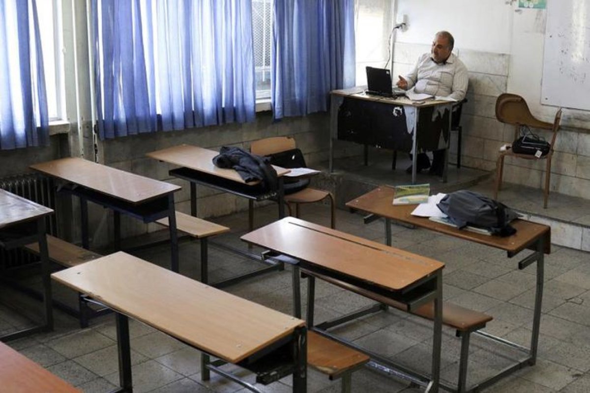 İran’da Eğitime Ara Verilmedi: Tüm Okullar Online Sisteme Geçti
