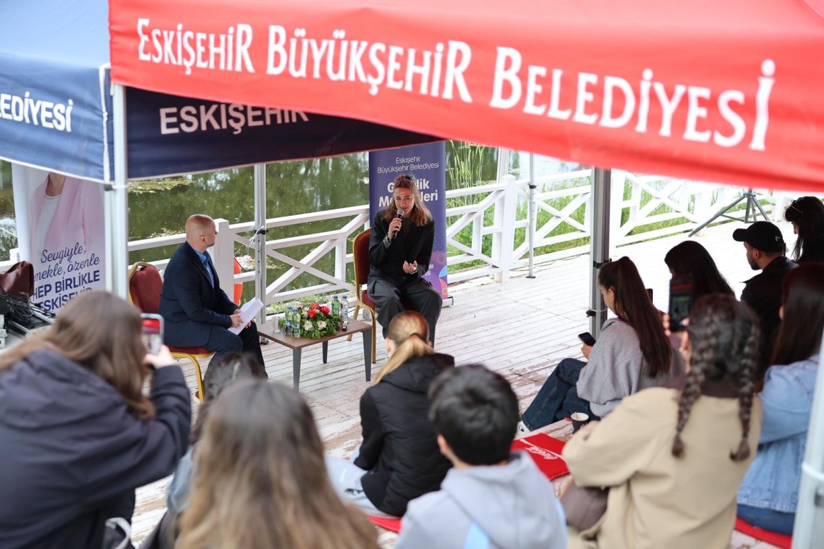 Eskişehirli milli voleybolcu Meryem Boz gençlerle İskele 26’da buluştu