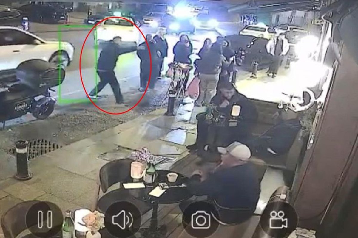 Müşterilerin Olduğu Restorana Kurşun Yağdırdı