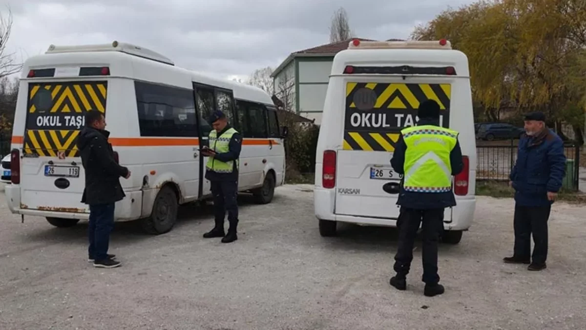 Polis ve Jandarmadan Okul Çevrelerinde Sıkı Kontrol