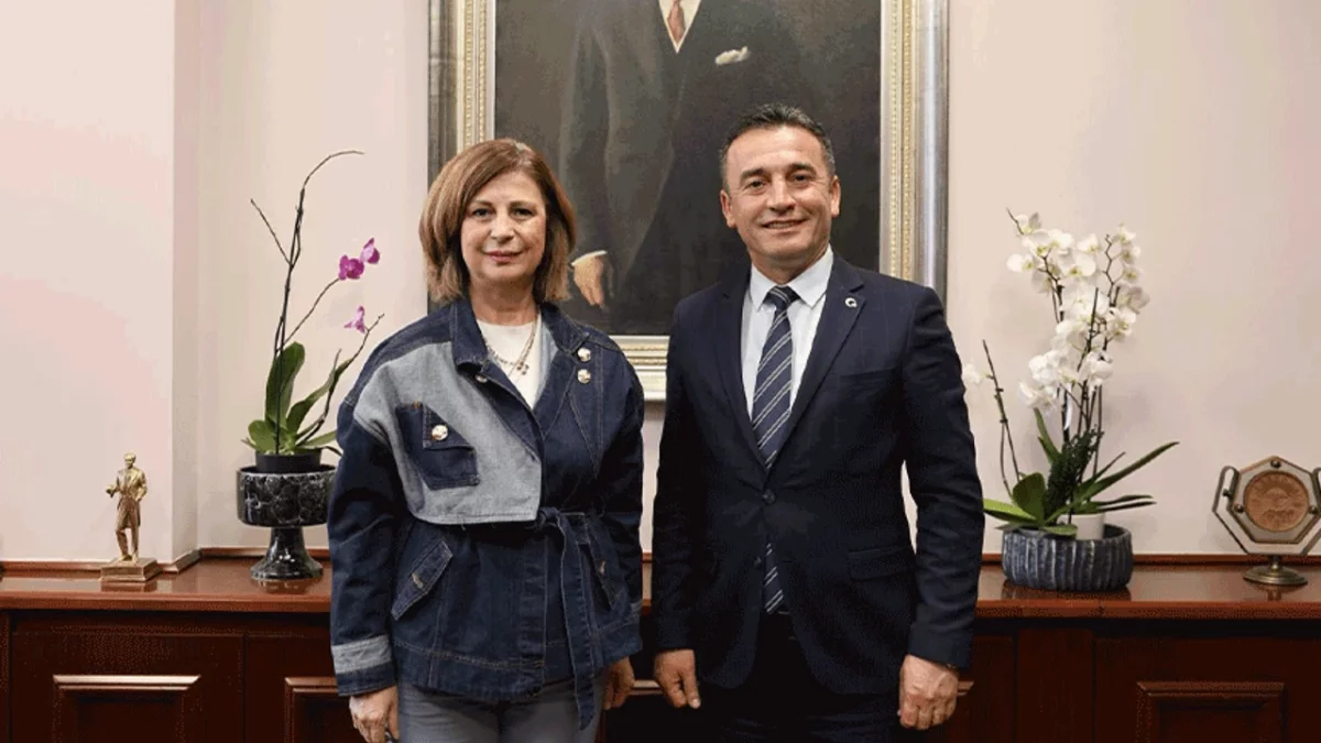 Eskişehir Büyükşehir’de Yetki Krizi! Dökmeci’den Sert Tepki: “Tek Yetkili Ayşe Ünlüce’dir”