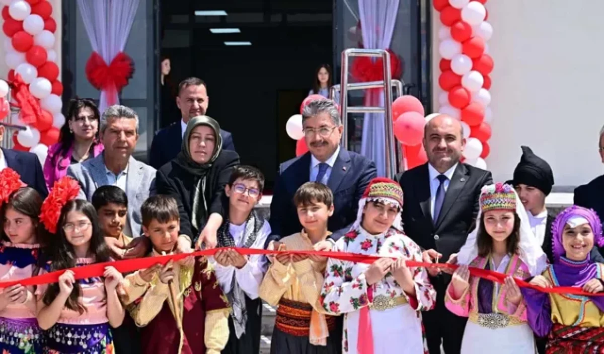 Eskişehir’de İki Yeni Okulun Kapıları Açıldı