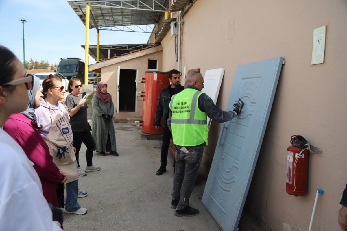 Eskişehir Büyükşehir’Den Kadınlara Güç Katan Kurs: Alçı Ve Boya Eğitimine Yoğun İlgi