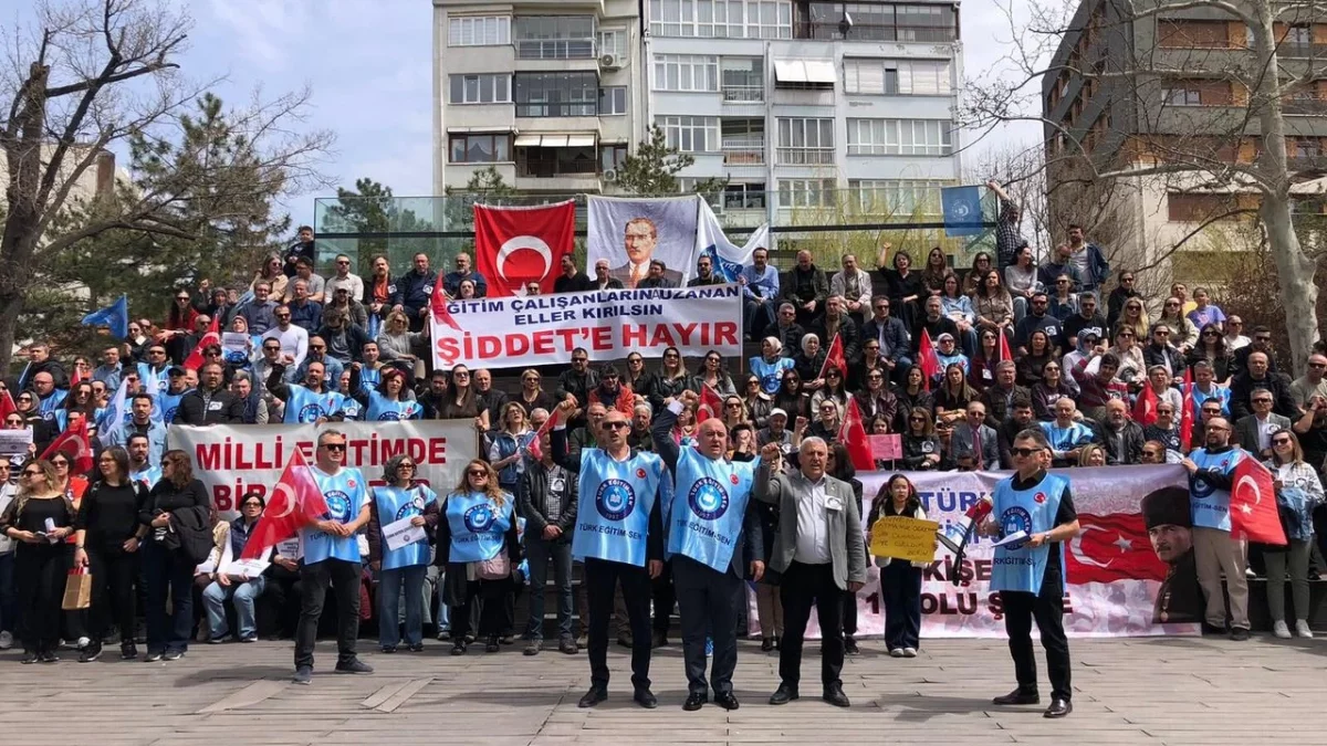 Türkiye’yi Sarsan Okul Saldırıları Sonrası Eskişehir’de Eylem: “Okullar Tatil Edilsin” Çağrısı