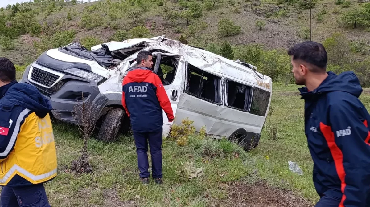 Feci servis kazası: Yozgat’ta öğrenci servisi kontrolden çıktı, can kayıpları var